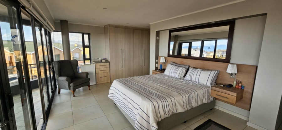 4 Bedroom Property for Sale in Perlemoenbaai Western Cape